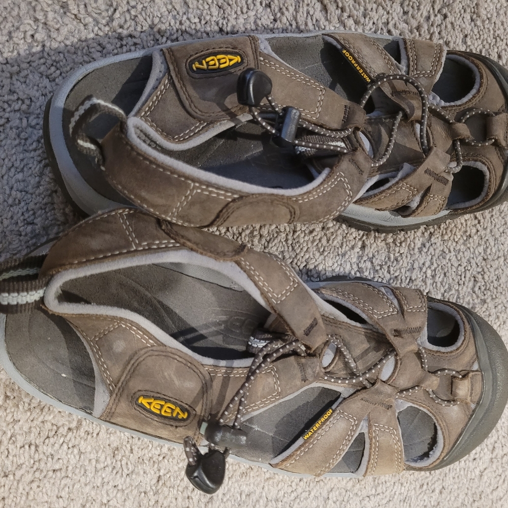 Keen Sandals 10